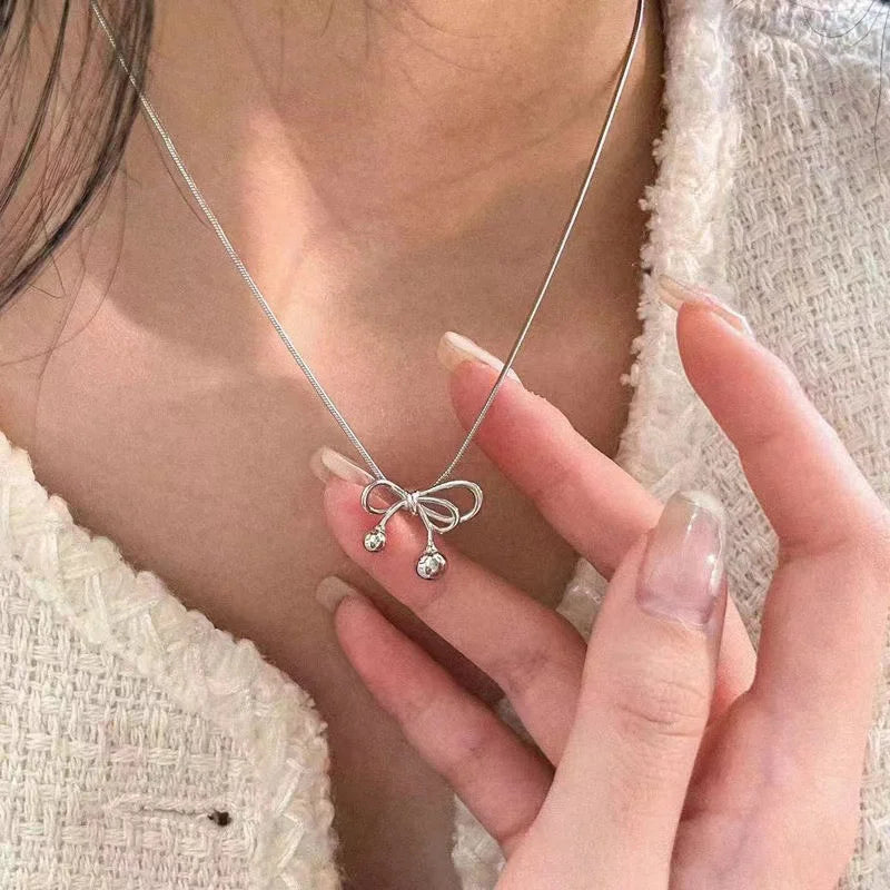 Elegant Scrub Bow Pendant Necklace