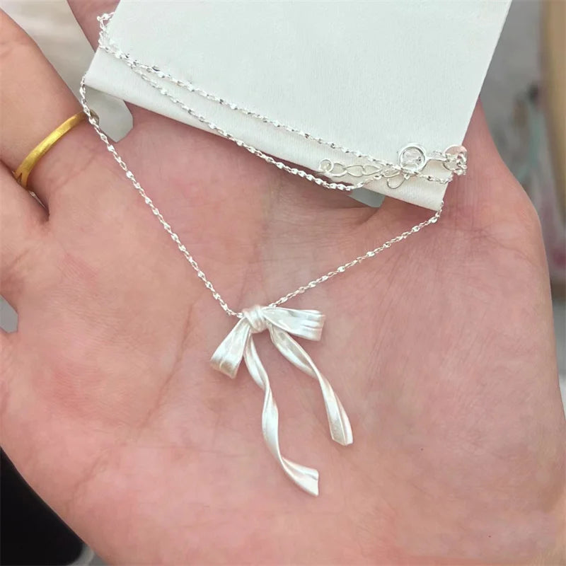 Elegant Scrub Bow Pendant Necklace